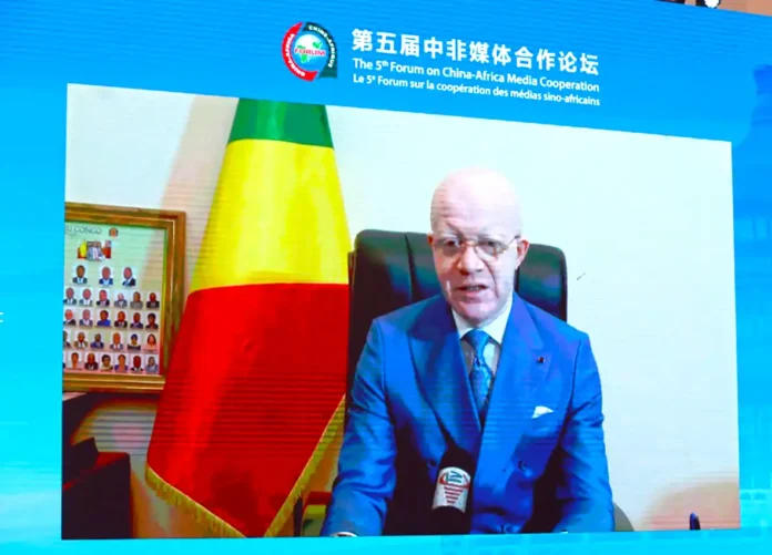 Thierry Lézin Moungalla prononçant son discours