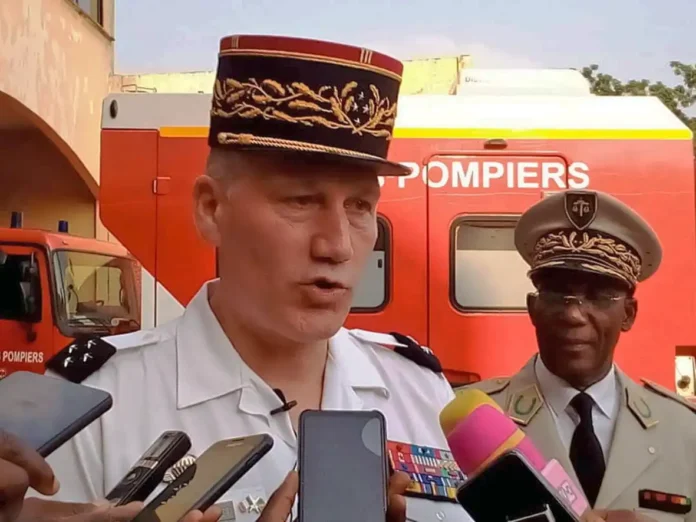 Les généraux Régis Colcombet et Albert Ngoto Les généraux Régis Colcombet et Albert Ngoto