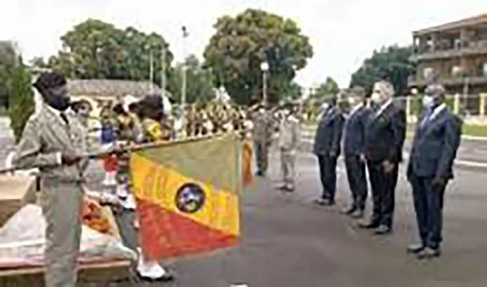 Le recueillement précédé du dépôt des gerbes de fleurs