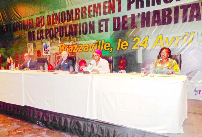 Mme Ingrid Olga Ghislaine Ebouka-Babackas lançant le 5e recensement général de la population