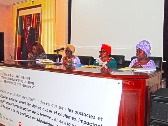 Le présidium pendant la restitution