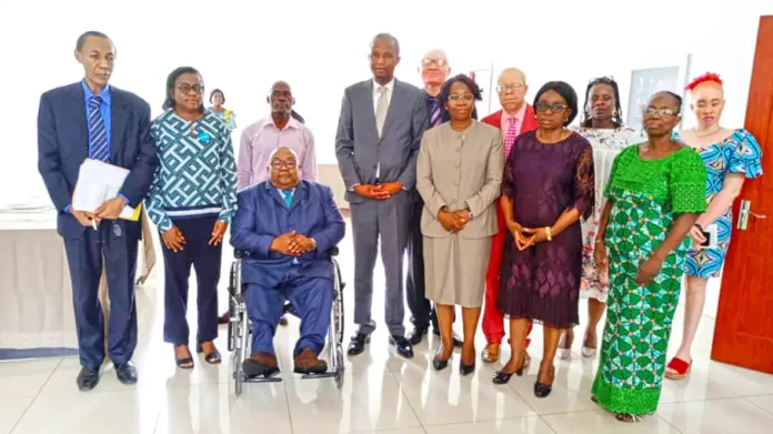 Des participants autours de Jean De Dieu Goma