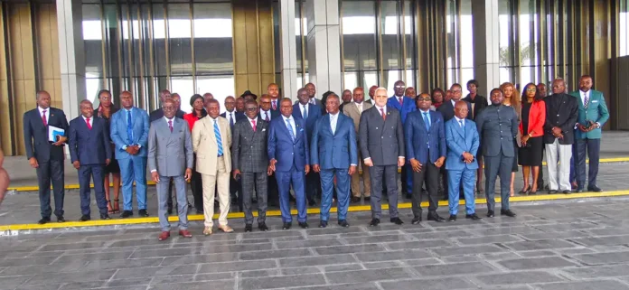 Photo de famille à l’ouverture des travaux