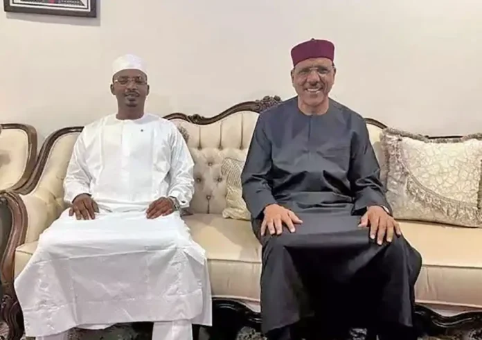 En médiateur à Niamey, le Tchadien Mahamat Idriss Deby a rencontré le président déchu Mohamed Bazoum