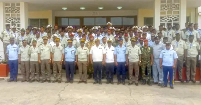 IMG-20230725-WA0004 Les officiers participants au séminaire autour du général Okoï