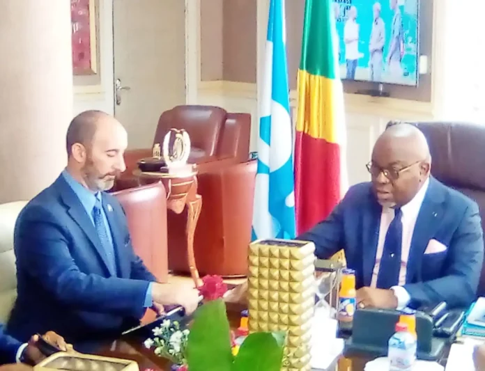 Bruno Jean Richard Itoua à d. et Billy Lacobie, pendant l'entretien