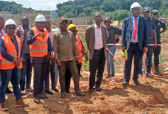 La visite du chantier de construction du centre des métiers de mines