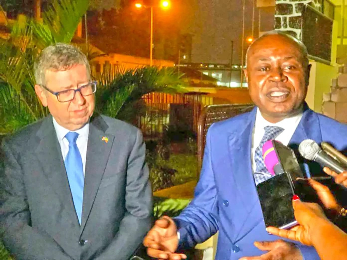 Eugene S. Young et Juste Léon Ibombo