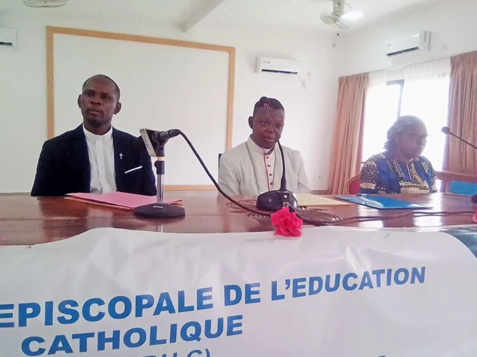 Le présidium à l'ouverture des travaux