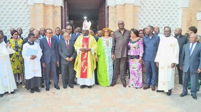 Photo de famille à la fin de la messe