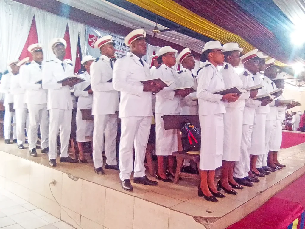 Les 45 Lieutenants pendant la declaration de foi
