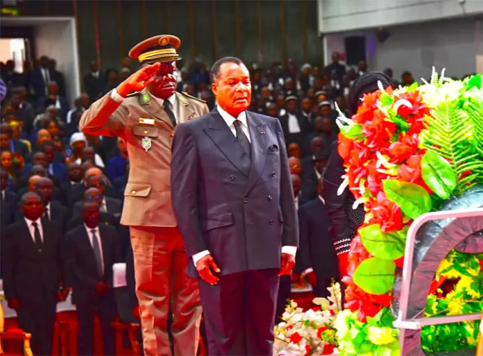 Le président Sassou-Nguesso rendant un dernier hommage au disparu