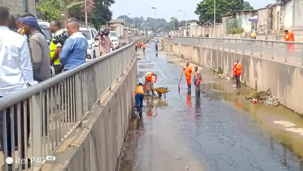ASSAINISSEMENT URBAIN : Juste Désiré Mondelé part à l’assaut des incivismes 1 IMG 20250902 WA00141