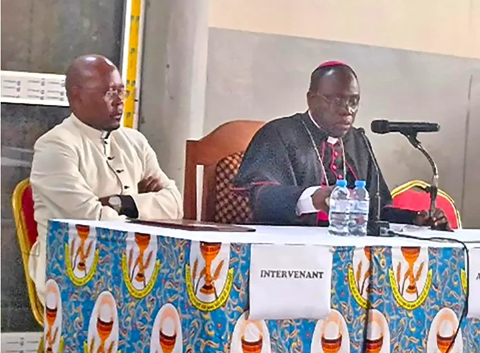 L’abbé Nance Farel Djembo Batchi et Mgr Abel Liluala