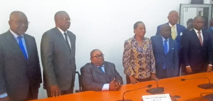 Photo de famille après l’installation des nouveaux membres du bureau