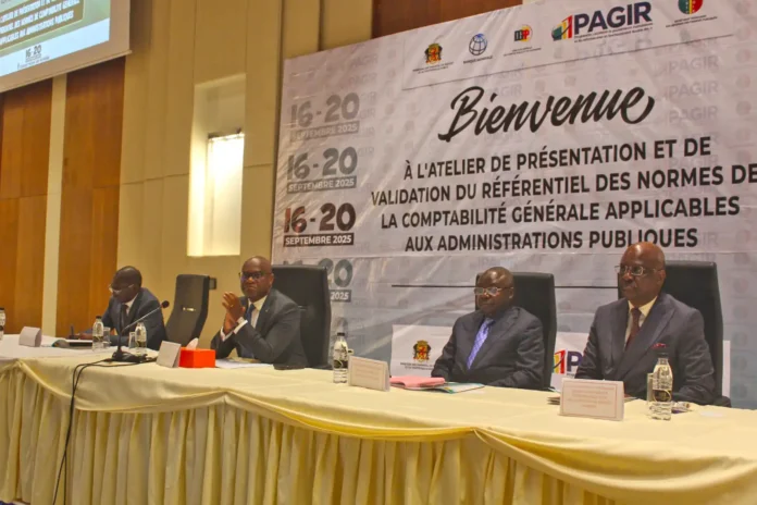 Le ministre Christian Yoka, 2e à partir de la gauche, à l'ouverture de l'atelier.