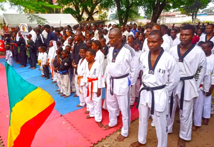 Vue partielle des participants au festival des sports