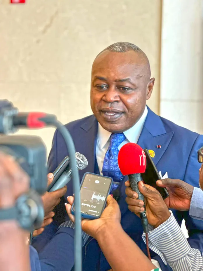 Le ministre Leon Juste Ibombo