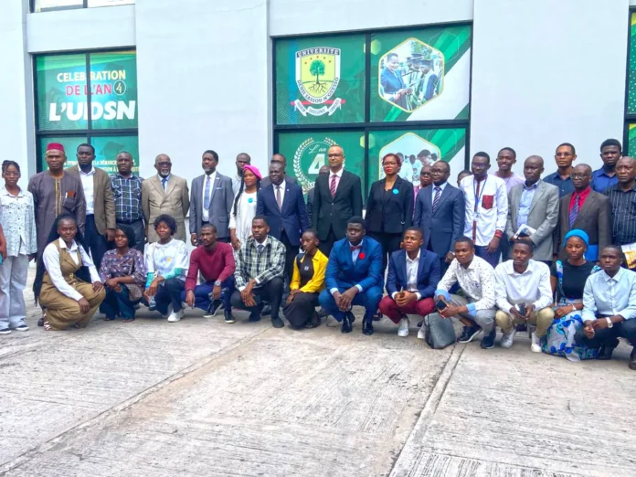 Les cadres du système des Nations Unies , aux côtés ceux de l'université Denis Sassou Nguesso et des étudiants.