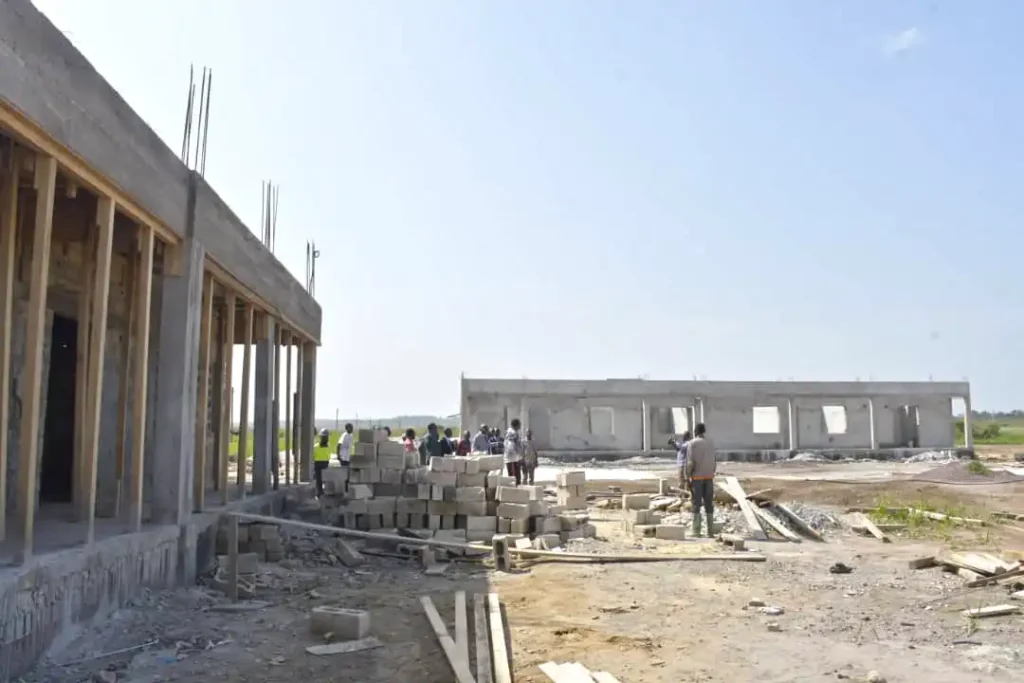 Le chantier du CEG de Ntsou