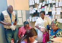 CATHOLIC RELIEF SERVICES – MINISTERE DE LA SANTE ET DE LA POPULATION : Garantir la qualité des produits de santé jusqu’au dernier kilomètre | CRS et ses partenaires renforcent la sécurité des traitements antipaludiques en République du Congo