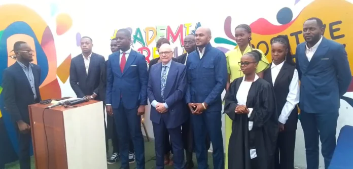 Photo de famille à la fin des exercices pédagogiques