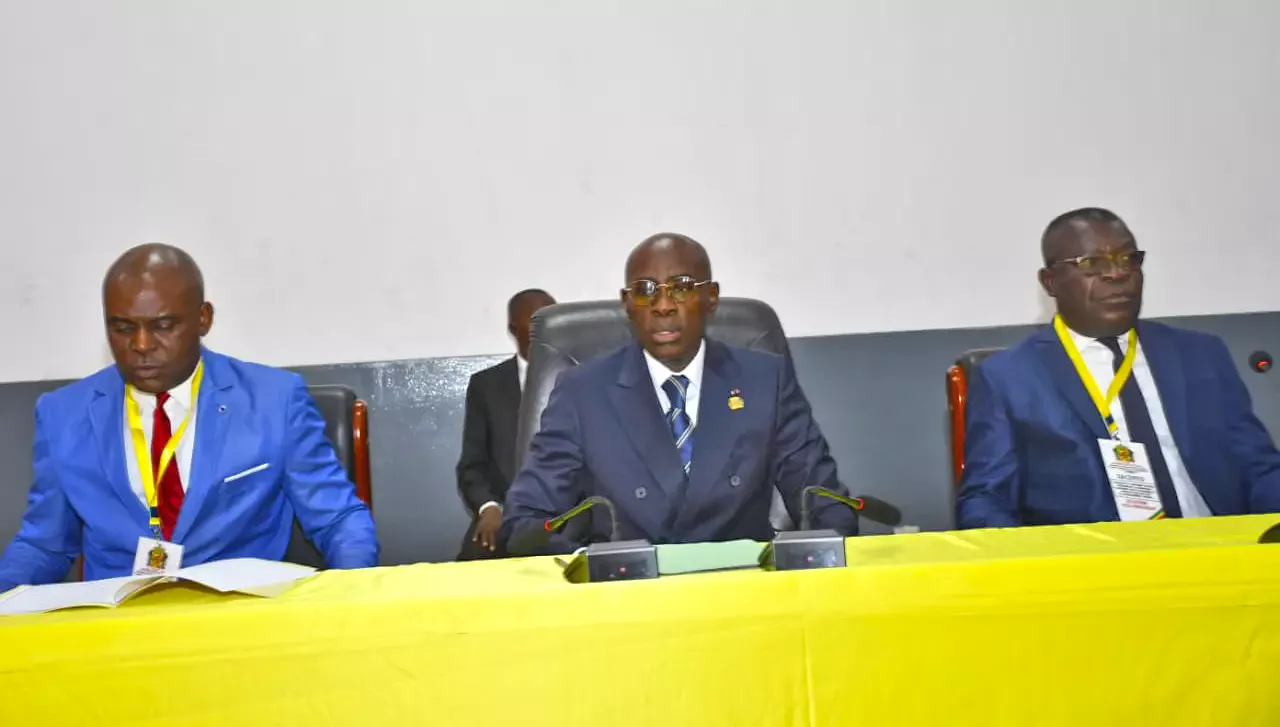 Les officiels a lissue de louverture de la session