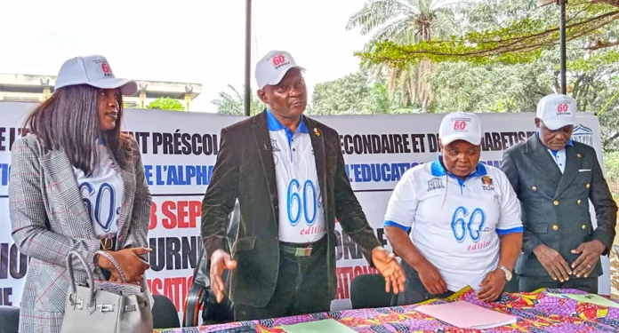 Rémy Boumba (au milieu) donnant le top de la campagne