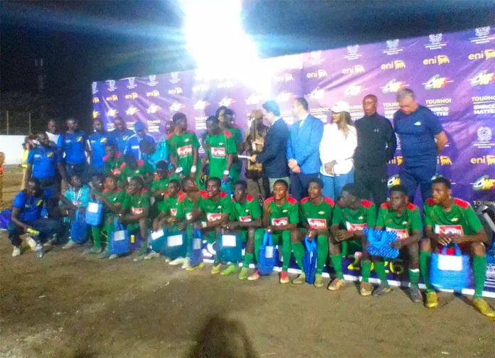 Photo de famille avec les lauréats