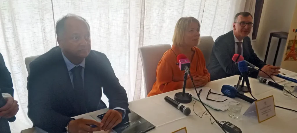 De gauche à droite Olivier Chatelet, Claire Bodonyi et Vincent Fleuriet.